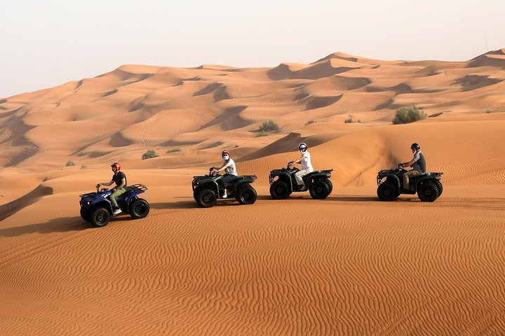 Quad dans le désert